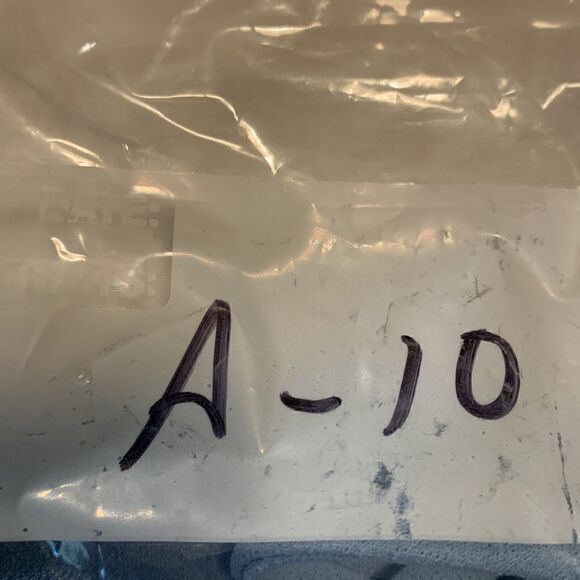 VAN HEUSEN, button down dress shirt, large, regular fit,  cotton/poly/elastain - Picture 9 of 9